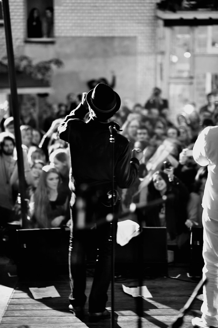 Aloe Blacc and Maya Jupiter live
